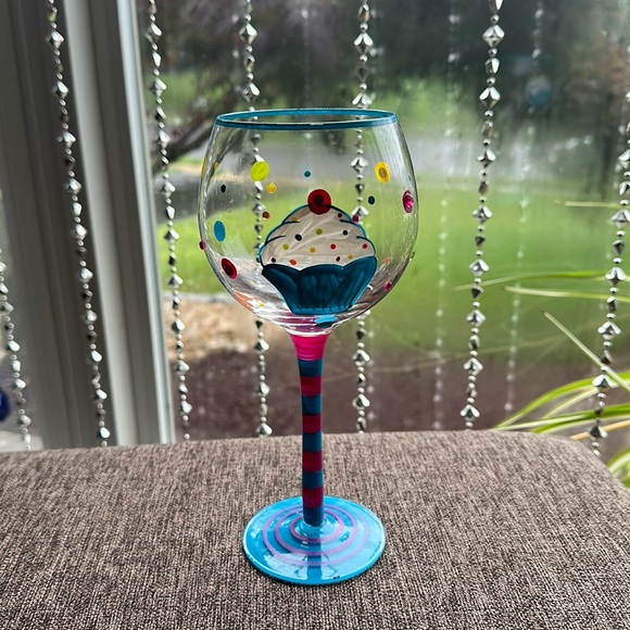 Wine glass with cupcake bling - Picture 2 of 5
